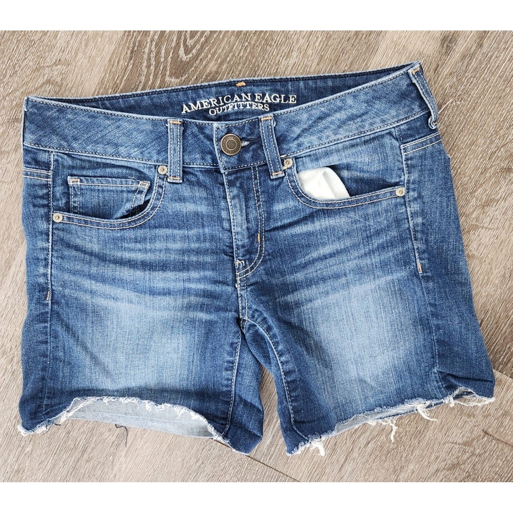 American Eagle Outfitters Women Stretch Denim Shorts Medium Wash Raw Hem Size 6